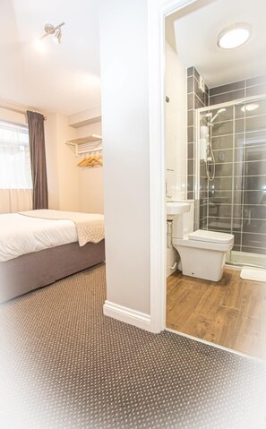 Premium bedding, soundproofing, iron/ironing board, free WiFi