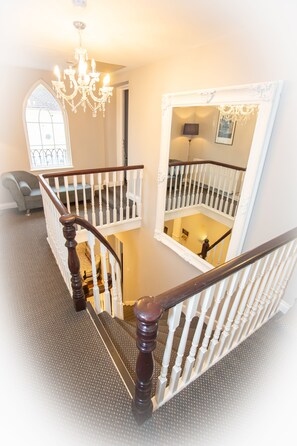 Interior - The Ibrox Lodge (Bristol)