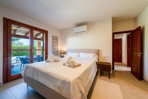 Iron/ironing board, free WiFi, bed sheets - Villa Esquina in Son Mojer-Cala Santanyí, near the beach, with pool and wifi (Cala Santanyí)