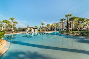 Maison en rangée familiale, piscine privée, côté jardin | Vue sur l’eau