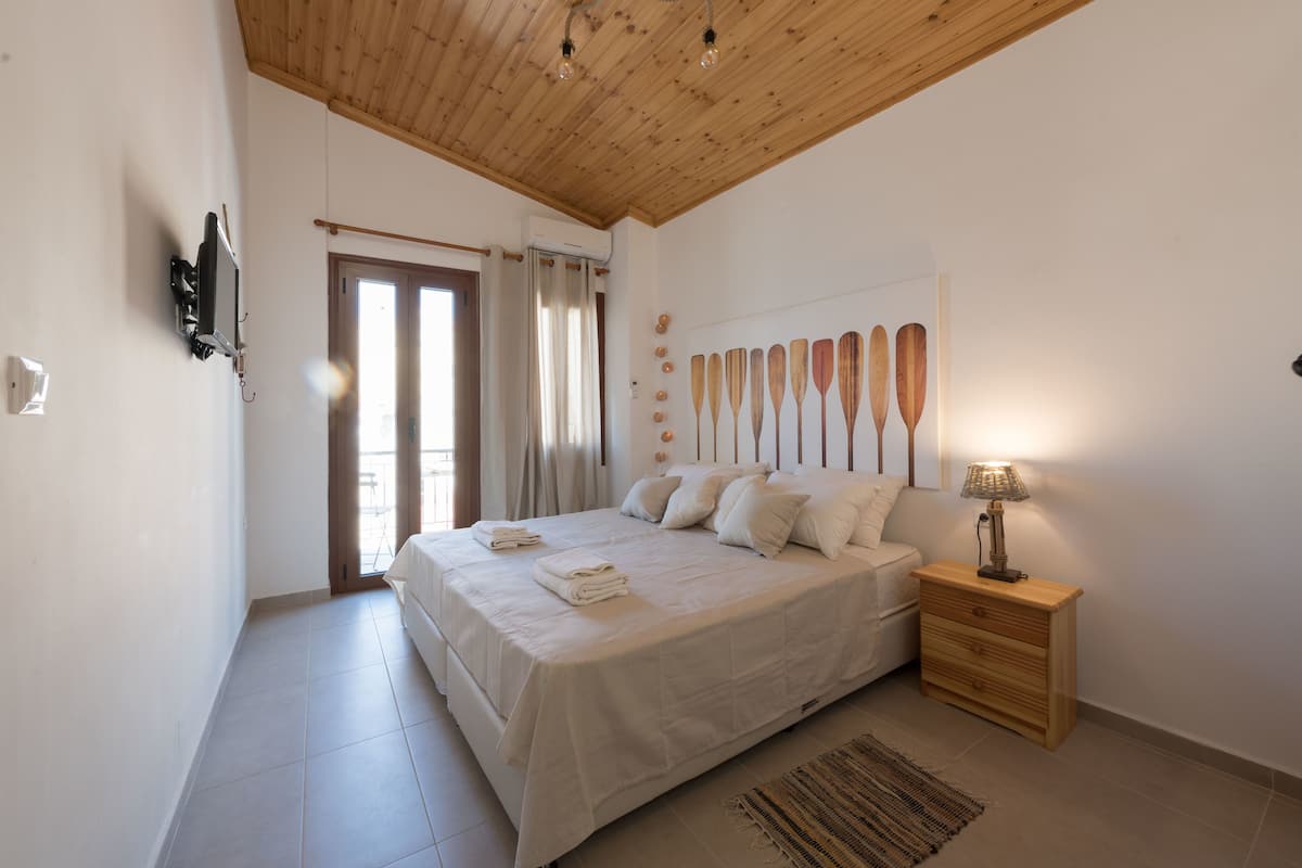 Apartment, 2 Bedrooms, Sea View | Soundproofing, WiFi (free), bed sheets