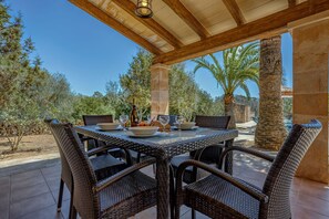 Outdoor dining - Rustica Sa Talaia Vella by dracmallorca (Cala Santanyi)