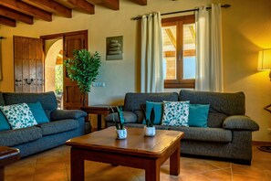 TV, fireplace - Rustica Sa Talaia Vella by dracmallorca (Cala Santanyi)