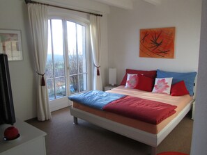 Habitació doble superior, bany compartit | Escriptori, wifi gratuïta i roba de llit