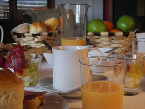Desayuno completo todos los días (con cargo)