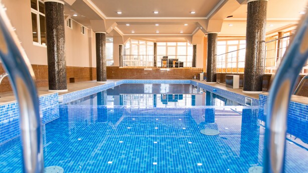 Indoor pool - Well hotel (Chemburka)
