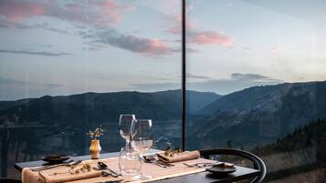 Breakfast, lunch and dinner served