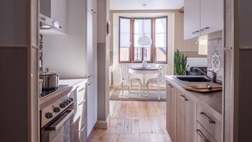 Fridge, microwave, oven, stovetop