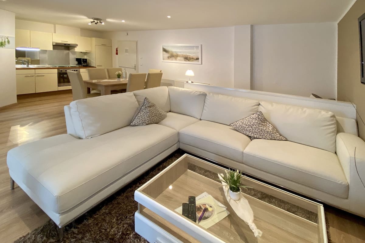 double room single use | living area | smart tv