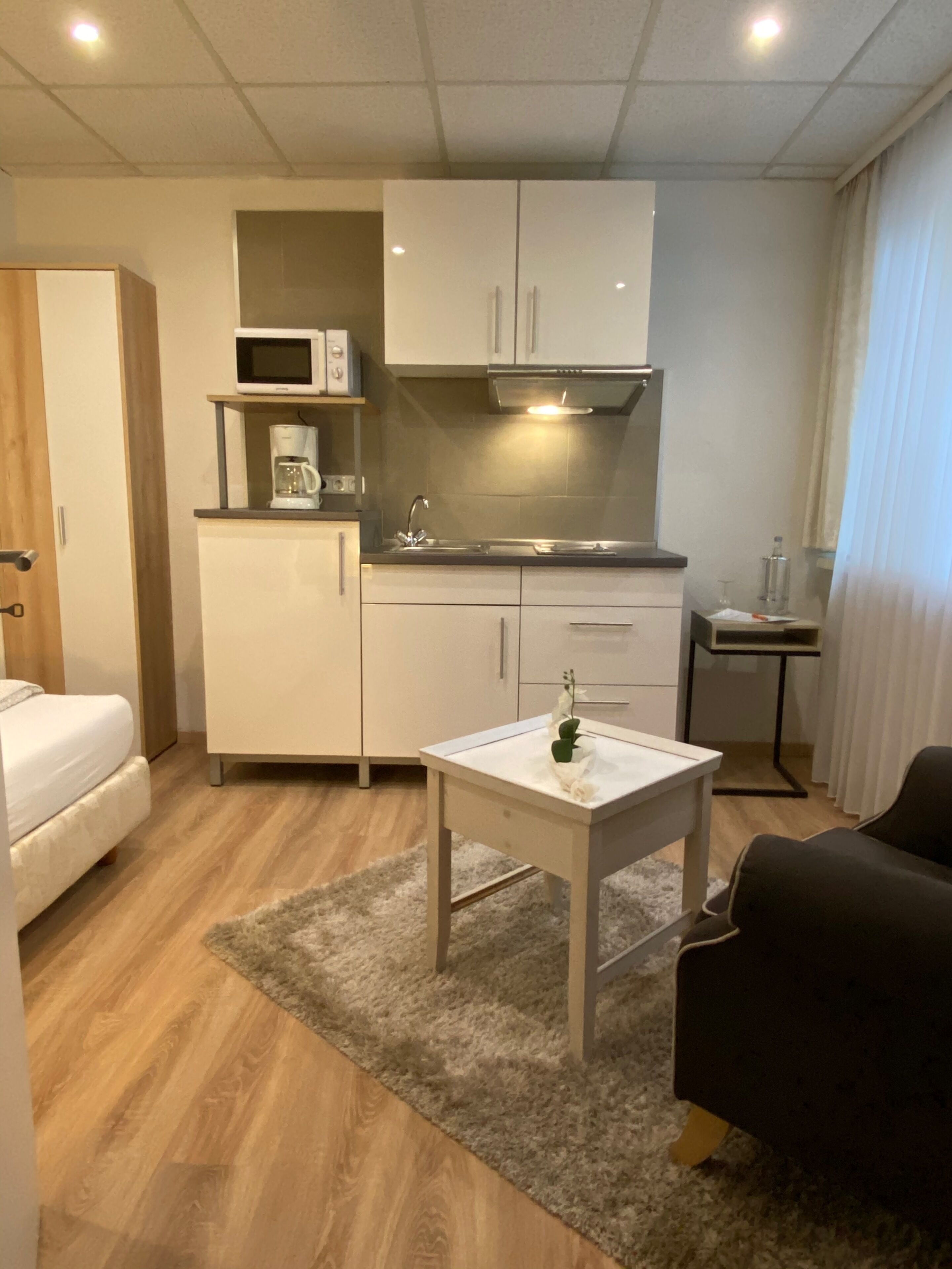 economy apartment | private kitchen | fridge, microwave, stovetop, coffee/tea maker