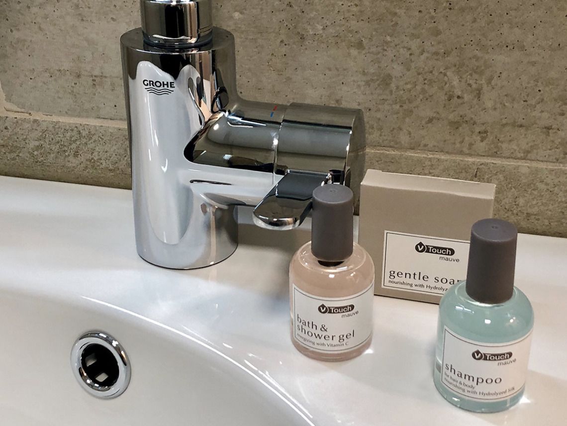 family apartment | bathroom amenities | shower, free toiletries, hair dryer, bathrobes