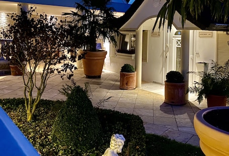 Property entrance. Wilsmann Apartmentvermietung