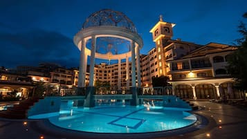 Indoor pool, outdoor pool