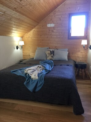 4 dormitorios, tabla de planchar con plancha, cuna de viaje y Internet