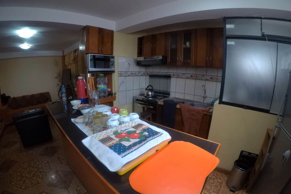 Apartment, 3 Bedrooms, Private Bathroom (1 Double Bed, 2 Twins Beds.) | Private kitchen