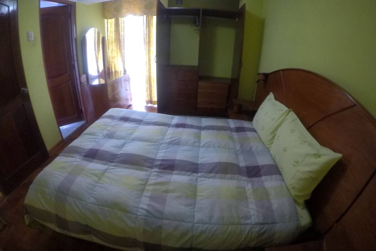 apartment, 3 bedrooms, private bathroom (1 double bed, 2 twins beds.) | 3 bedrooms, blackout curtains, iron/ironing board, bed sheets