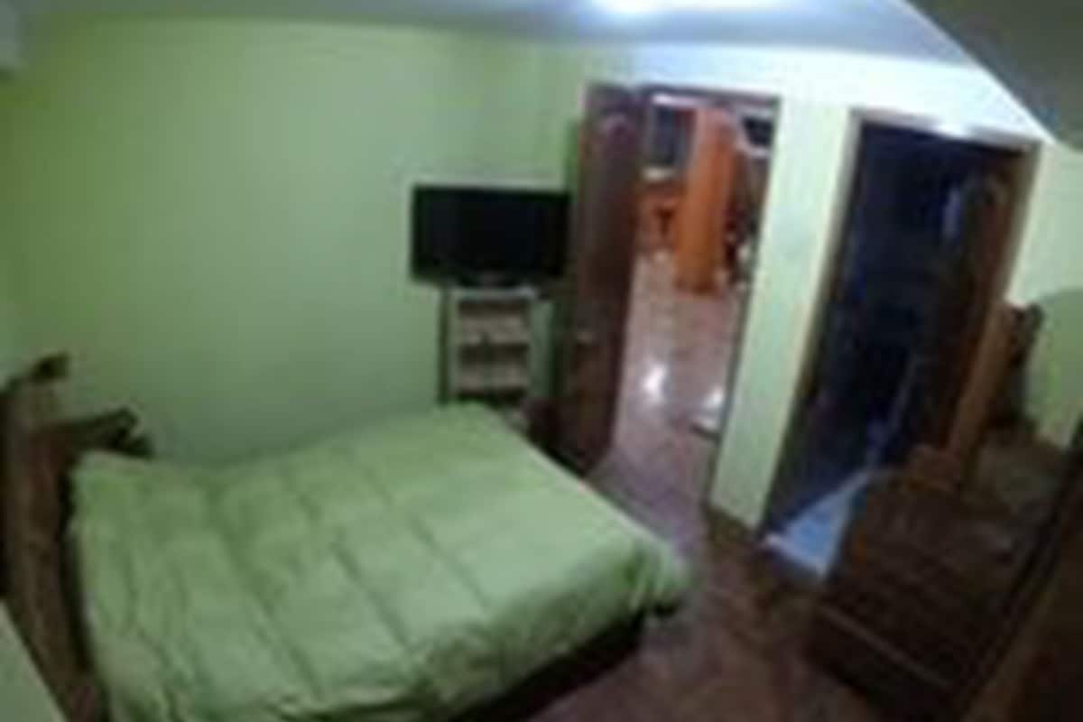 apartment, 3 bedrooms, private bathroom (1 double bed, 2 twins beds.) | 3 bedrooms, blackout curtains, iron/ironing board, bed sheets