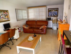 Smart TV, stereo, offices