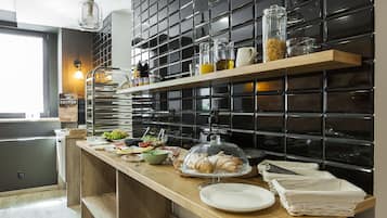Daily buffet breakfast (PLN 50 per person)