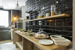 Daily buffet breakfast (PLN 50 per person)