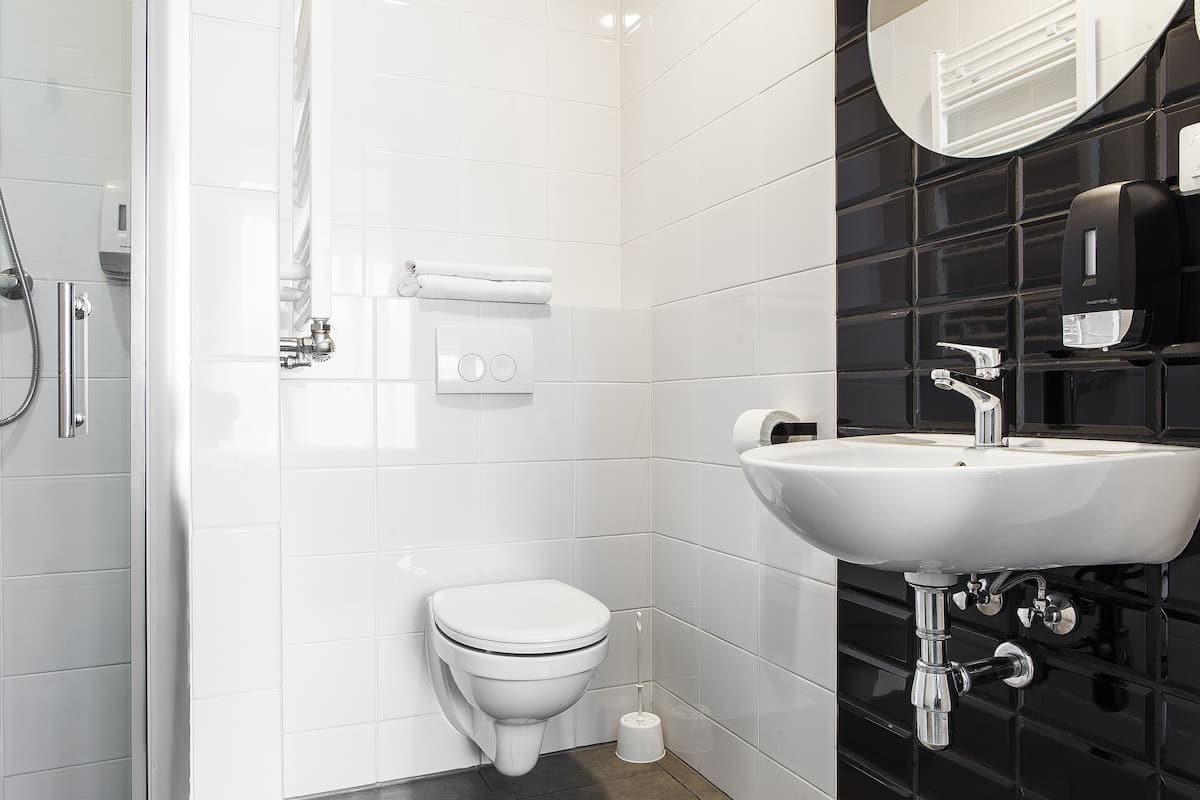 standard triple room | bathroom | hair dryer, towels