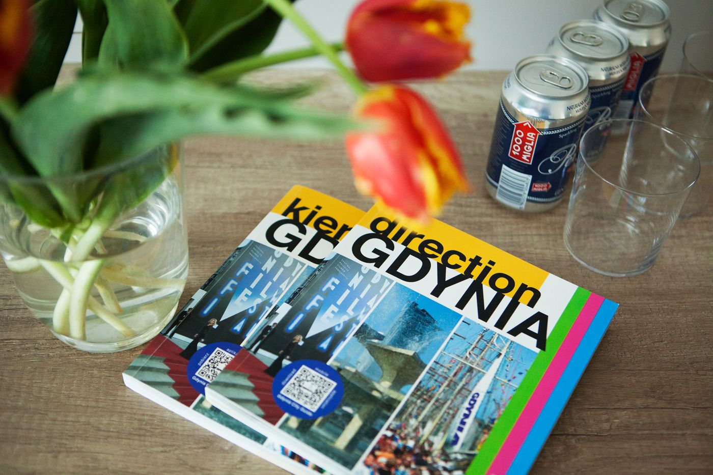 deluxe double room, bathtub | living area | 40-inch flat-screen tv with satellite channels, tv, netflix