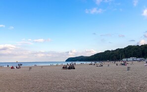 Gần bãi biển, 3 quán bar trên bãi biển 