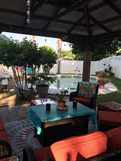 Five miles from Mayo Clinic and nine blocks from the ocean. Quiet and cozy.