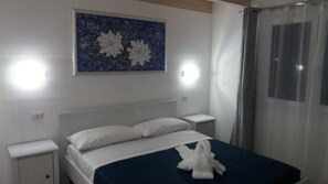 Caja de seguridad en la habitación, cortinas blackout y wifi gratis 
