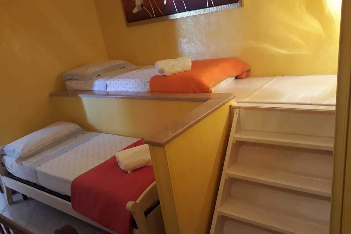 Quadruple Room | In-room safe, blackout drapes, free WiFi, bed sheets