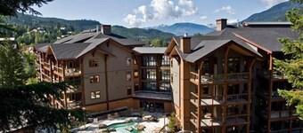 Elegant Suite + Oppvarmet Utendørsbasseng | 5 minutter fra sentrum Whistler