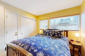 2 bedrooms, desk, iron/ironing board, free WiFi