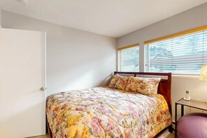 2 bedrooms, desk, iron/ironing board, free WiFi - East Vail 2 BD 2 BA Condo, hot tub, on Free Bus line (Vail)