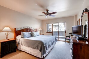 2 bedrooms, iron/ironing board, free WiFi