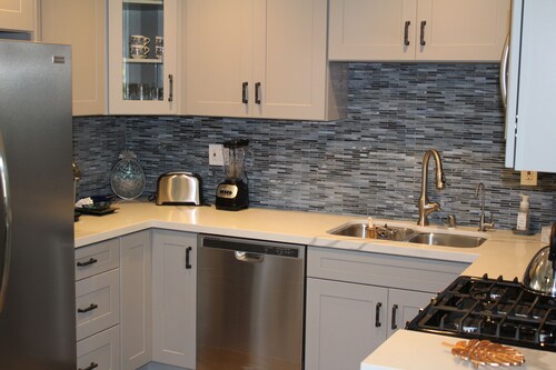 Huntington Beach Townhome style apartment, close to pier, beach and Pacific City