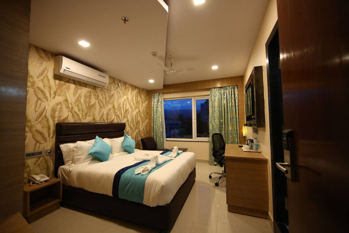 Premium bedding, desk, blackout drapes, iron/ironing board (on request)