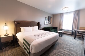 King Suite Roll-In Shower