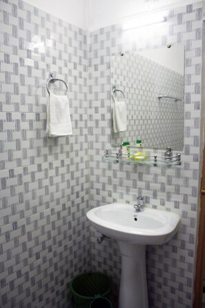 Douche, serviettes fournies