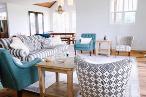 TV connectée, jeux vidéo, table de tennis de table, chaîne hi-fi