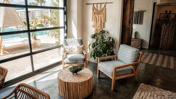 Télévision, chaßne hi-fi, espaces bureaux