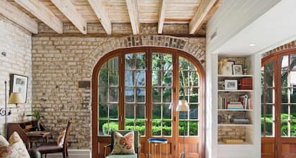Casa Zoë | Historic Garden Carriage House CHS