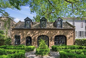 Exterior - Casa Zoë | Historic Garden Carriage House CHS (Charleston)