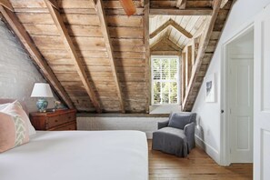 2 bedrooms, desk, iron/ironing board, travel cot - Casa Zoë | Historic Garden Carriage House CHS (Charleston)