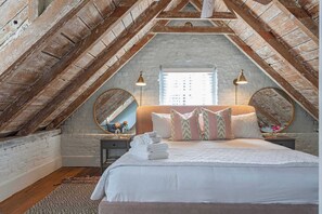 2 bedrooms, desk, iron/ironing board, travel crib