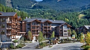 A multi-story lodge with balconies and a mountain backdrop. - Spacious + Modern Suite | Minutes from Whistler (Whistler)