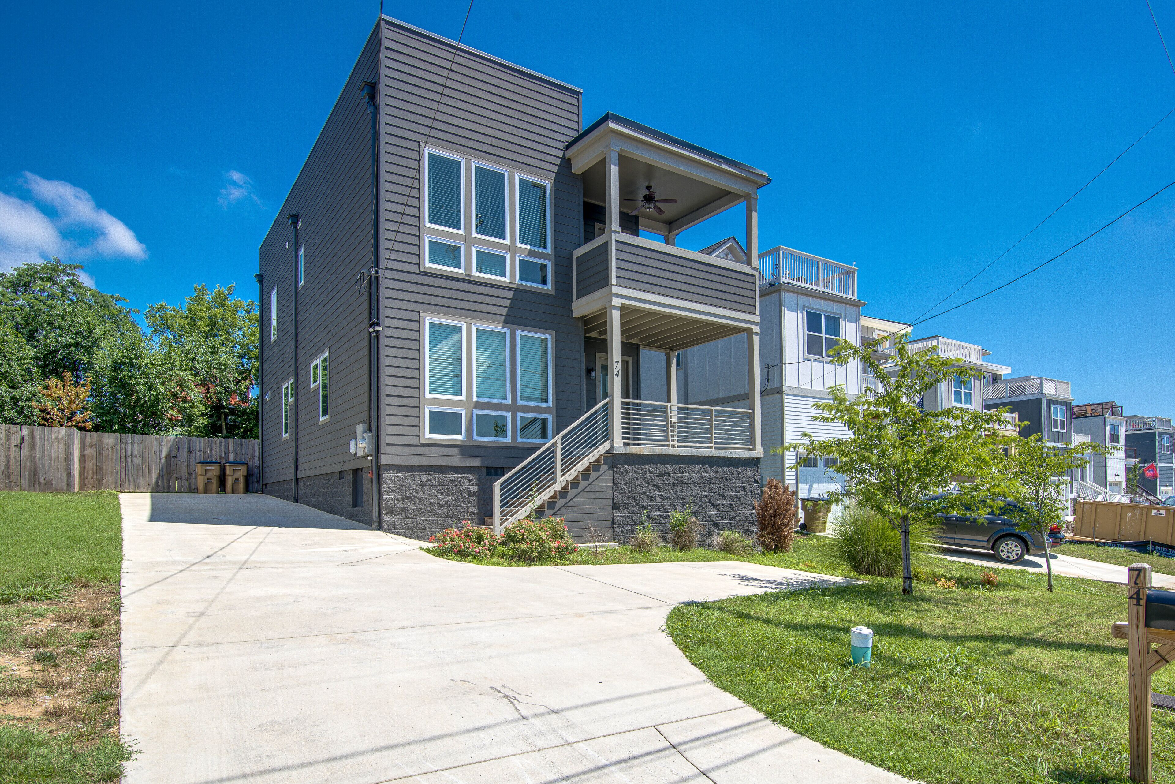 Insta-Worthy Rooftop Views! Heart of Nashville! Sleeps 12+