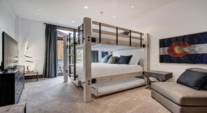3 Schlafzimmer, Zimmersafe, Schreibtisch, Bügeleisen/Bügelbrett