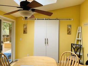 Dining - Door County Home Away - Backyard Seclusion, Close to Beaches, Shops, Restaurants (Sturgeon Bay)