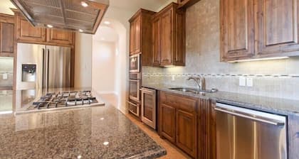 3/3 Luxury Home Near LACKLAND /SEA WORLD/ALAMO/Downtown and Golf Courses/