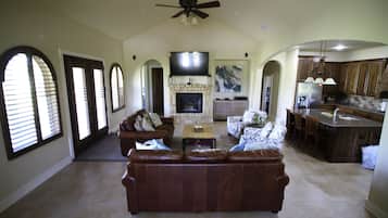 Smart TV, fireplace, stereo